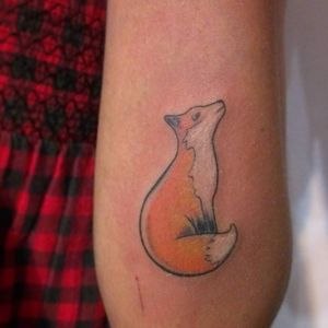 Tattoo by @Samfarfan #ink #inked #fox #foxtattoos #zorrotattoo #zorro #tattoo #tattoed #inkedgirl #fineline #colortattoo #colorful #smalltattoos #armtatoo #madridtattoo #madrid #latina 