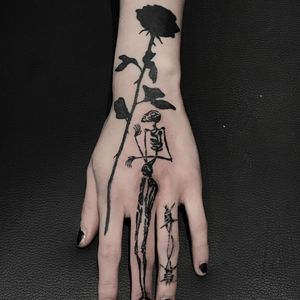 Tattoo by Servadio #Servadio #illustrativetattoos #illustative #blackwork #rose #flower #floral #skeleton #barbedwire