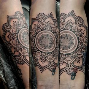 Mandala time guys!!! A lot of details... just love it 😍😍 #dktattoos #dagmara #kokocinska #coventry #coventrytattoo #coventrytattooartist #coventrytattoostudio #emeraldink #emeraldinkltd #emeraldinkcoventry #mandala #mandalatattoo #mandaladesign #mandalatattoos #dotwork #tattoo #tattoos #tattooideas #tatt #tattooist #tattooshop #tattooedgirl #tattooforgirls #killerbee #immortalinnovations