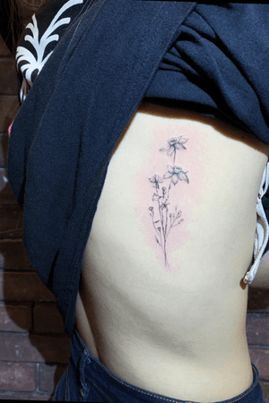 Sister’s matching tattoo #matchingtattoos #matching #sistertattoos #narcissus #flower #floral #pretty #beautiful #girl