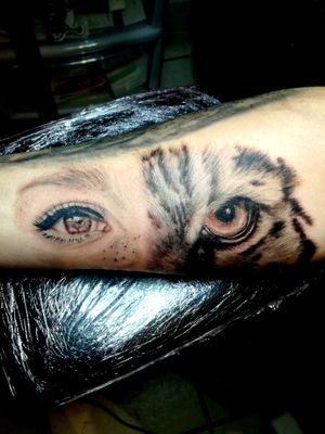 Clients wife's eye with tiger from today 👍