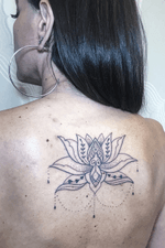 Flor de lotus #lotus #flower #fineline #tattoodelicada #blackwork #tatuagem #Tatuagemfeminina 