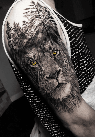 trampo simples e divertido feito em aproximadamente 7h done using @tattooloverscare by @tattooloversshop #liontattoo #lion #tree #tattoo #ink #blackandgreytattoo #blackandgrey #intenzepride