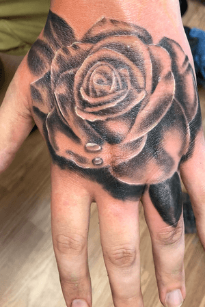 Rose hand cover up #handtattoo #flower #rose #rosetattoo #coverup #realism 