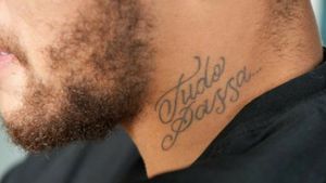 Tattoo di Neymar, scritta "Tudo Passa..." che tradotto in italiano significa "Tutto Passa..."