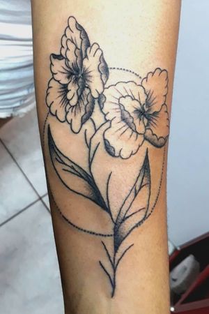 #kiatattoo #tattoo #tatuagem #tatuaje #fineline #tracofino #blackwork #blackworktattoo #blackworkers #tatuagemfloral #floraltattoo #flowertattoo #flowers #botanica #botanicaltattoo #tatuagembotanica #tatuagemguarulhos #tatuagemsp #_tattoo_sp