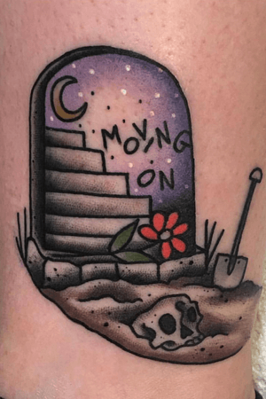 This was a fun way to portray moving on. #gravestone#traditionaltattoo 