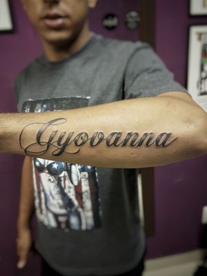 #Lettering #LetteringTattoo #arm #braziliantattoo #tatuadouro #tattoo2me #tattooart #instatattoo #tatuajes #fineline 