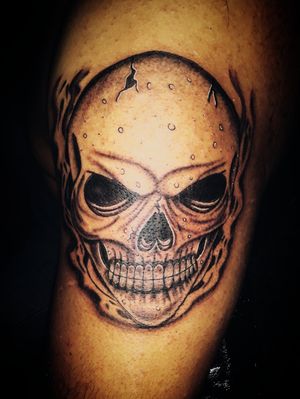 Polvo eres y en polvo te convertiras #ink #inked #tattoo #tattocool #skulltattoo #tatuaje #skull #calavera #malaktattooshop 