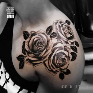 В Дании 🇩🇰 очень пользуются спросом розы в тату 🌹и среди парней в том числе 😌 (Май '17)...А вы любите розы? ...#тату #розы #trigram #tattoo #roses #inkedsense#tattooist #кольщик