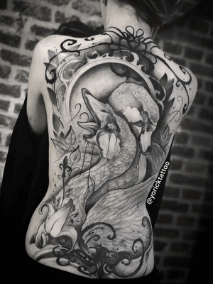 My client in France chose to have me tattoo one of my original artworks to represent her passion in animal rights activism. I know I usually explain my work but it’s also interesting to see what others feel on their own. That’s the purpose of art after all. #backpiece #backtattoo #blackandgreytattoo #blackandgrey #peta#animal #animals #animaltattoo#animalrights #vegan #swan #blood #artnou eau#fullback #nature #austin#atx#dallas#houston#sanantonio #texas #blackwork#blackandgreytattoo #tattoooftheday#love 