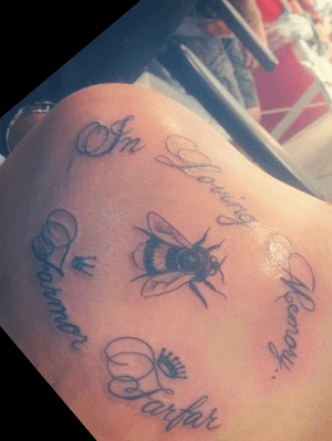 One of my first tattoos. In Swenglish (Mixed Swedish and English) In loving memory of farmor (grandma) och farfar (grandpa) my dads parents ❤️ They called me “Humlan” heads the bumblebee in the middle 💕 #memorialtattoo #texttattoo #bumblebee #grandparents #family 