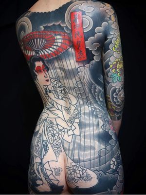 Tattoo by Ichi Hatano of Ichi Tattoo Tokyo #IchiHatano #IchiTattooTokyo #Japanese #Irezumi #horimono #Tokyo #Japan #geisha #rain #clouds #chrysanthemum