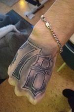 Scoob yvelines klan main hand tattoo tatouage paris france ghetto banlieue gang gangsta hip hop rap money loup wolf