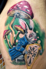 El conejo de Alicia #AliceinWonderlandtattoo #rabbittattoo #rabbit #aliceinwonderland #alicerabbit#colortattoo #colortattoos #fullcolor #fullcolorstattoo #ilustracion #tattooartist #spanishtattooartist
