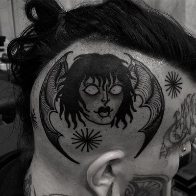 Tattoo by Laura Yahna #LauraYahna #blackwork #darkart #illustrative #bat #ladyhead #lady #star #harpy #scalp #headtattoo