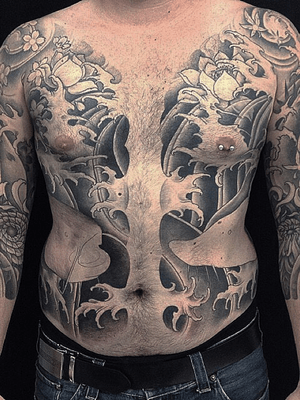 #tattoo #tattooartist #tattoooftheday #tattooart #japanesetattoo #dragon #inkvaders #wallis #h2ocean #lotustattoo #flowers #waves 