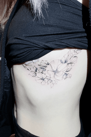 Love flowers #floral #flower #breasttattoo #blackandgrey #fineline #thinline #flowers #preety #beautiful #girl #sexy 