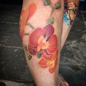 Color flower over skin scar condition. Paramedical tattooing. Realism and illustration styles.