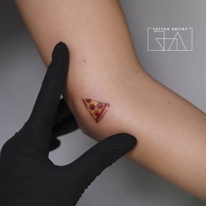 Tattoo by Joa Antoun #JoaAntoun #foodtattoos #foodtattoo #food #eat #pizza #color #realistic #tiny #small