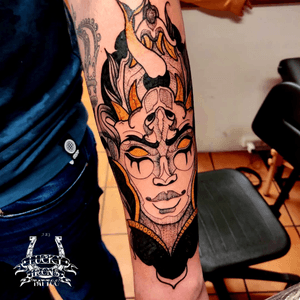 A beautifully devlish lady face done on @rasmusekvall 👌🏼Mange Tak⚔️ Tattoo by @brombergtattoo Tlf: +45 33 33 72 26 info@luckyironstattoo.com • #tattoos #art #tattooartist #neotradeu #tattoosofig #neotraditional #electrumstencilprimer #flashworkers #tattooed #tattoooftheday #tattoodenmark #copenhagentattoo #københavn #kbh #luckyironstattoo #walkins #tatovering #mediazink #worldofart