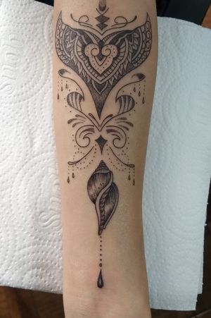Tema da tattoo ( Mar e Sereia , linhas delicadas e pontilhismo)