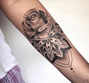 •Rose and Mandala•...#tattoo #dynamicink #ink #inkedmag #instagood #tattoolife #tatuajes #geometric #mandala #blackandgrey #blackandgreytattoo #blackwork #tatuadoresvenezolanos #tatuadores #caracas #carynk 