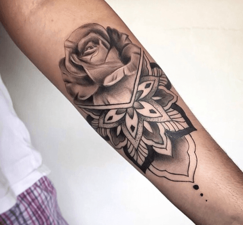 •Rose and Mandala• . . . #tattoo #dynamicink #ink #inkedmag #instagood #tattoolife #tatuajes #geometric #mandala #blackandgrey #blackandgreytattoo #blackwork #tatuadoresvenezolanos #tatuadores #caracas #carynk  