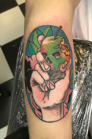 Finally got to do this rotten apple from my flash today! Thanks @saowen1990 for the skin 🤙 Done using @fusion_ink @ezcartridgecouk @butterluxe_uk @bishoprotary @saviourtattoosupplies #rotten #tattoo #uktattoo #colourtattoo #handtattoo #poisonapple #ezcartridgecouk #butterluxe_uk #fusionink #bishopmagi #criticalatom #saviourtattoosupplies #heathenink #oldham #manchester