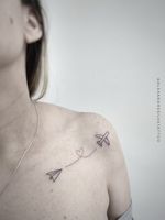 Tatuagem delicada aviões #tracofino #fineline #tatuagensfemininas #tatuagensdelicadas tatuagens delicadas tatuagens femininas