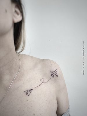 Tatuagem delicada aviões#tracofino  #fineline  #tatuagensfemininas #tatuagensdelicadas tatuagens delicadas tatuagens femininas