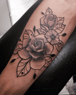 •Rose• . . . #tattoo #dynamicink #ink #inkedmag #instagood #tattoolife #tatuajes #rose #mandala #blackandgrey #blackandgreytattoo #eyetattoo #rosa #tatuadoresvenezolanos #tatuadores #caracas #carynk 