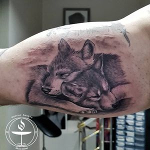 Musa Dükel Tattoo Stüdyo uyuyan yavru kurt dövmesi