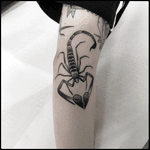 #totemica #tunguska #black #broken #heart #scorpion #arachnida #tattoo #originalsintattooshop #verona #italy #blacktattooart #tattoolifemagazine #tattoodo #blackworkers #blackwork 