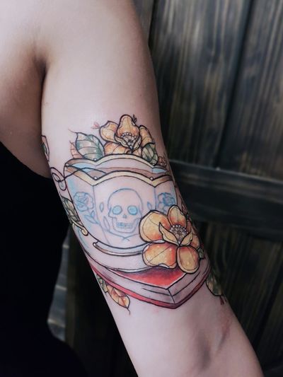 #teacup #teacuptattoo #neotrad #neotraditionaltattoos #neotraditional #femaletattooartist #flowertattoo #cutetattoos #tea #booktattoo #book