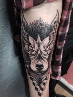 #wolf #shadows #geometric #beauty #wolftattoo #pain #tattoed #awesome #eyes #arm 