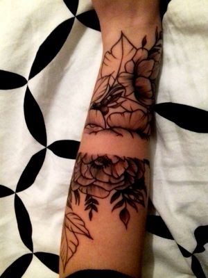 #flowerstattoo #arm  #Black 