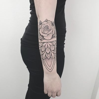 Rose with ornament from today. #wludarzdotworktattoo #dotworktattoo #dotwork #blackwork #girlswithtattoos #cheyennethunder #cheyennetattooequipment #herzbubetattoosupply #lithuanianirons #venomps2 #geometry #geometrictattoo #marchtrenk #mandalatattoo #ornamentaltattoo #ornament #dots #rose #rosetattoo 