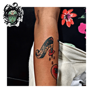 #NaneMedusaTattoo #tattoo2me #tattoo #tatuagem #freehandtattoo #tattooart #tattooartist #tattoolover #tattoostudio #tattooidea #tattoodoBR #riodejaneiro #tatuadora #oldschool #oldschooltattoo #traditionaltattoo #tatuadoras #Sulacap 