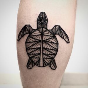 Origami Turtle 🌊 Text us to get your origami animal 🖤 #origami #origamitattoo #geometricaltattoo #geometrical #animal #turtle #sea #leg #blackwork #blackworktattoo #blacktattoo #vienna #viennatattoo 