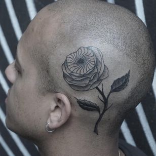 Tattoo by Nico Jacoby aka Nicobone #NicoJacoby #Nicobone #blackwork #linework #surreal #strange #graphicart #abstract #flower #floral #nature #plant #scalptattoo #headtattoo