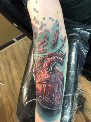 Anatomical heart that fades to#geometric #geometrictattoo #anatomicalheart #anatomical #teal 