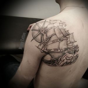 🚢 ⛵🚤🚣 #boat #boattattoo #tattoo #compass #compasstattoos #compasstattoo #inked #ink #sea #seatattoo #blackandgreytattoo #amsterdamtattoo #Amsterdam 