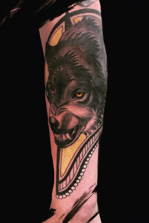 Neotraditional wolf