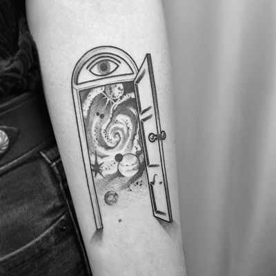 Tattoo by Ciotka Zu #CiotkaZu #portaltattoos #portaltattoo #portal #space #spacetravel #door #magic #illustrative #dotwork #galaxy #thirdeye #planets #stars #illustrative