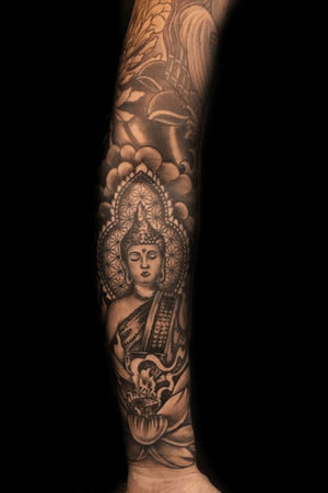 Tattoo black and grey...Budha