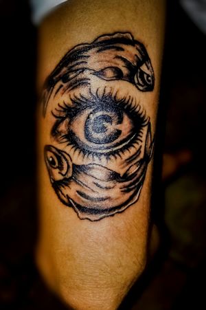 #ojo #pecesgordos #ilimitatti #ojoquetodolove #kevink #tattooblack 