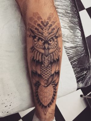 #owl #owltattoo #owltattoos #owldesign #geometrictattoo #geometric #dotwork #dotworktattoo #calftattoo #calf #calftattoos 