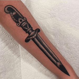 A really fun dagger. Thanks for looking! For appointments, e-mail me at: jpgleasonworks@gmail.com #tattoo #tattoos #traditionaltattoo #traditional #dagger #sanfranciscotattooartist 