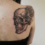 Skull black and gray tattoo